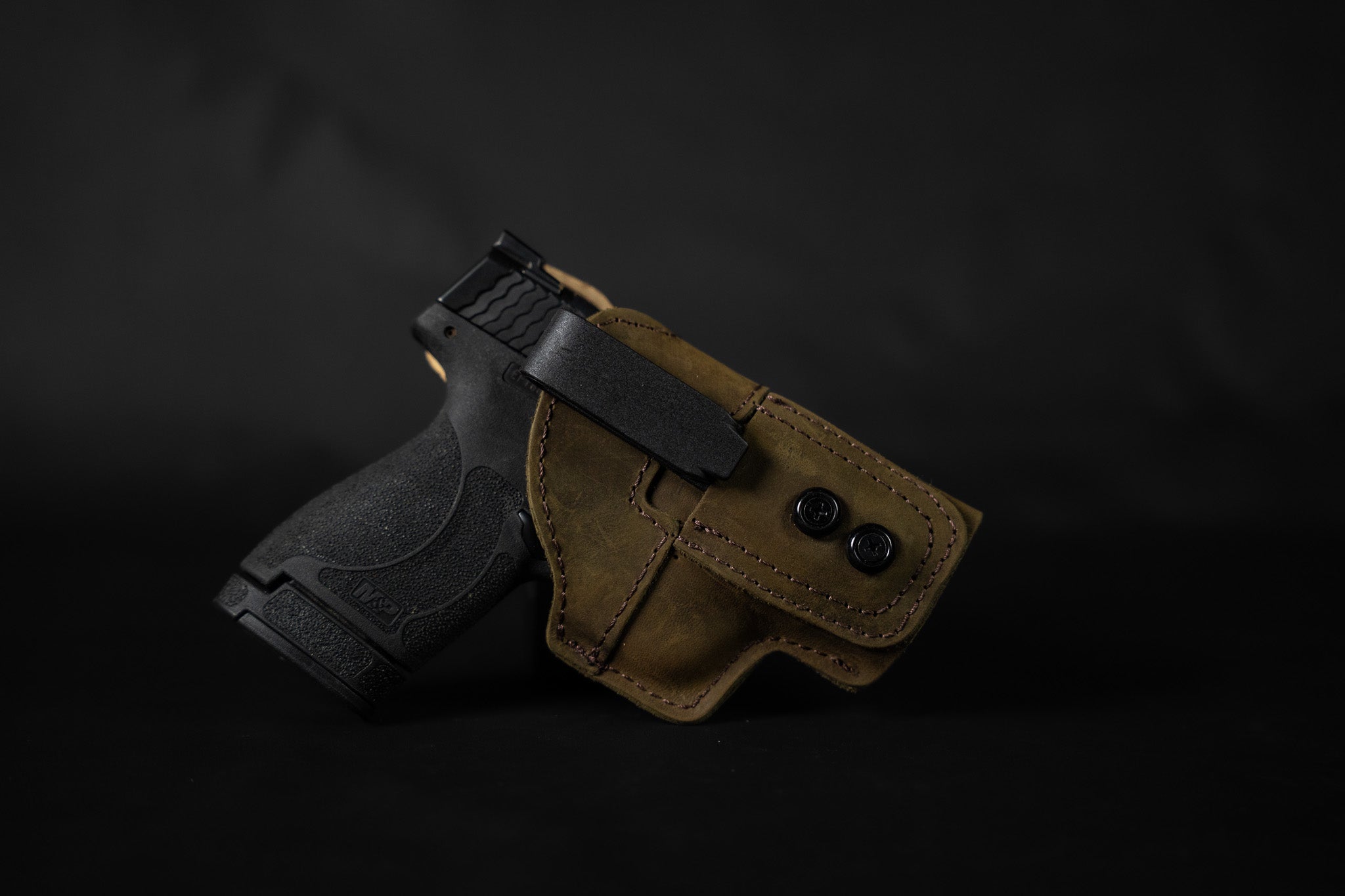 נרתיק עור פנימי (IWB) לאקדח Smith & Wesson Shield Plus מבית MOR SINAI GEAR