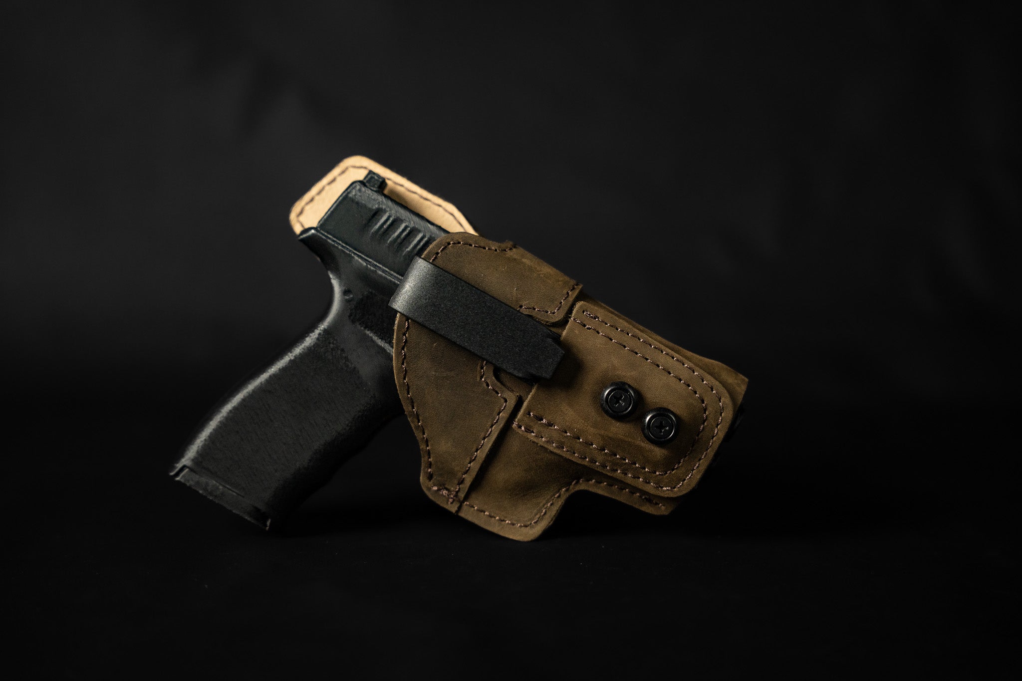 נרתיק עור פנימי (IWB) לאקדח Hellcat Pro מבית MOR SINAI GEAR