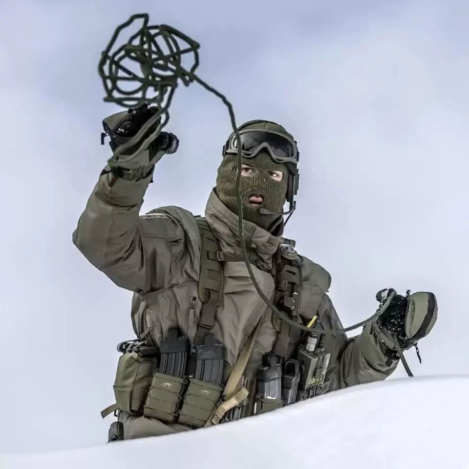 מעיל טקטי אלפיניסטים - Carinthia HIG 4.0 - Tactical Plus