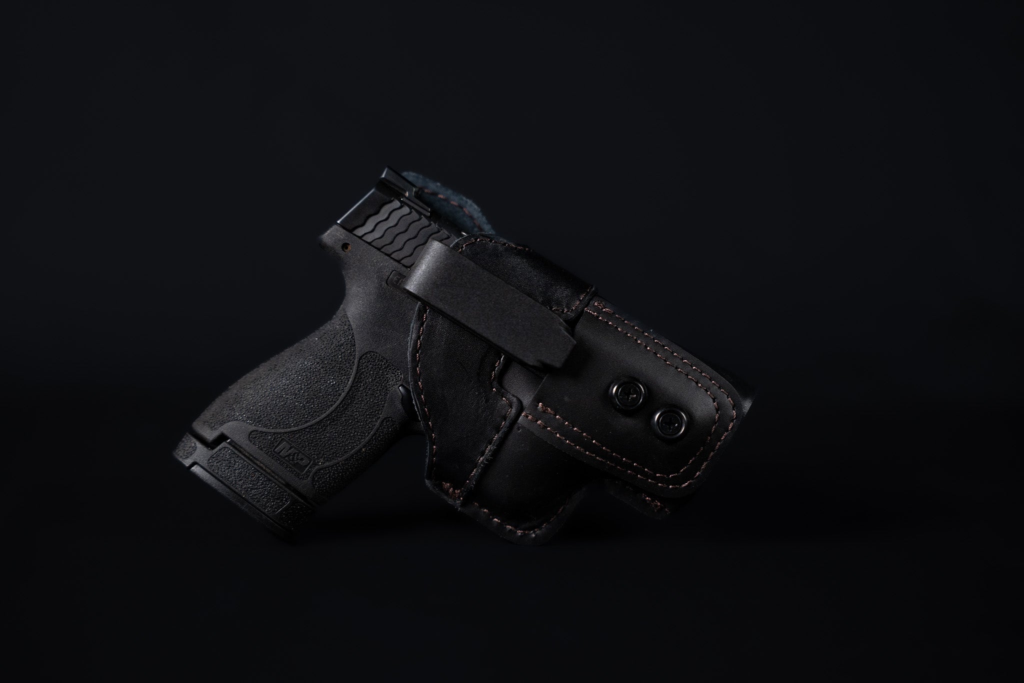 נרתיק עור פנימי (IWB) לאקדח Smith & Wesson Shield Plus מבית MOR SINAI GEAR