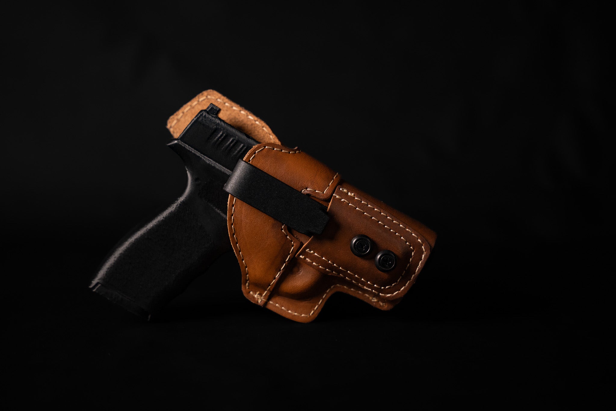 נרתיק עור פנימי (IWB) לאקדח Hellcat Pro מבית MOR SINAI GEAR